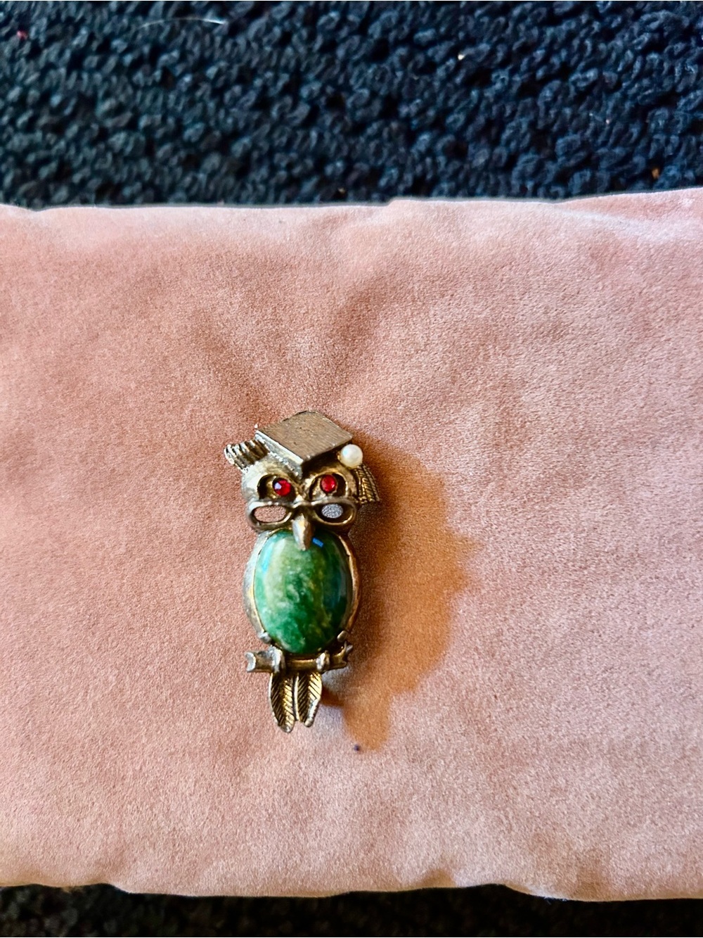 Vintage Gold Green Stone Owl 🦉with Red Sparkly Eyes and Tiny Pearl Brooch Pin